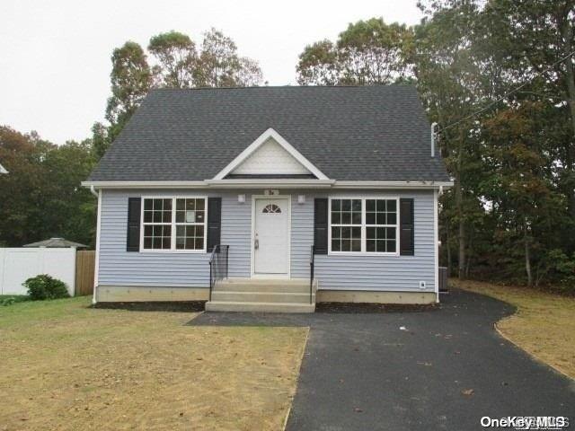 643 Doane Ave, Bellport, NY 11713 - view of front of home with a front lawn
