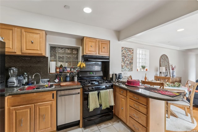 kitchen featuring gas stove, dishwasher, sink, kitchen peninsula, and a kitchen bar