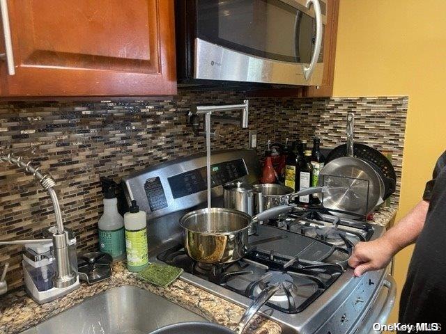 room details with tasteful backsplash and light stone countertops