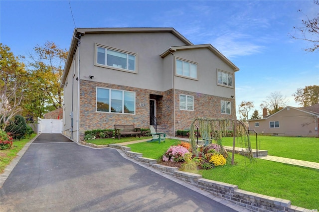 view of front of house with a front lawn