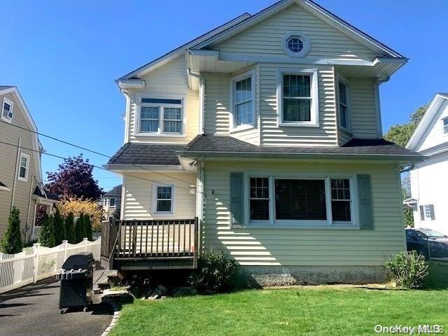 view of front of home with a front yard