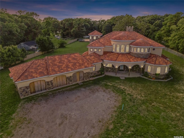 view of aerial view at dusk