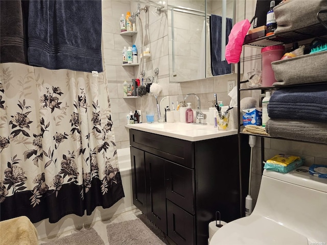 full bathroom featuring vanity, backsplash, toilet, and shower / bathtub combination with curtain