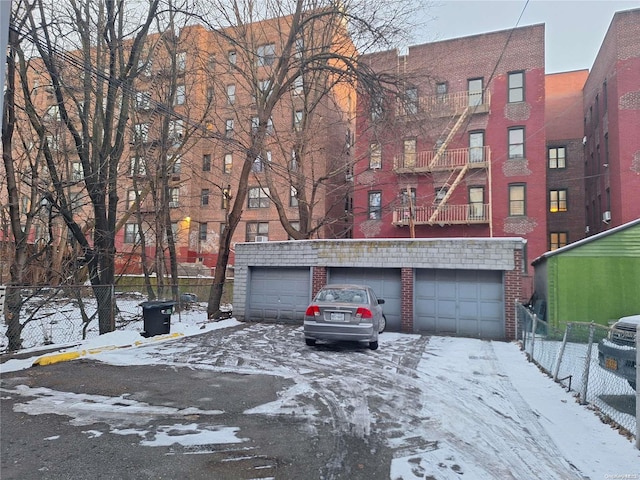 view of front of home featuring an outdoor structure and a garage