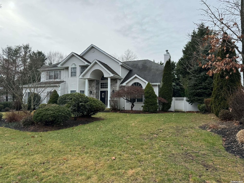 view of front of property with a front lawn