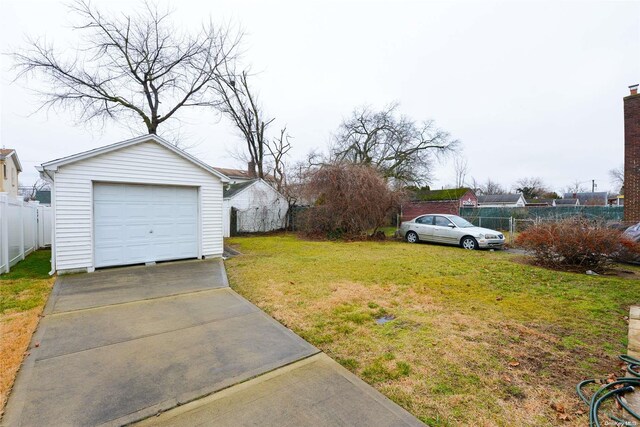 view of yard featuring an outdoor structure and a garage