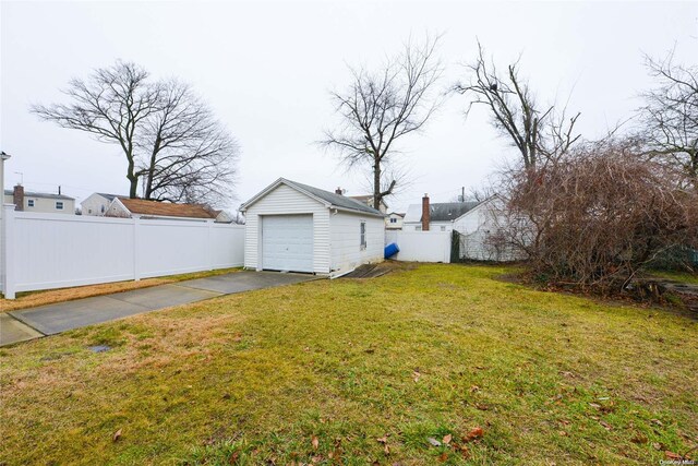 view of yard with an outdoor structure and a garage