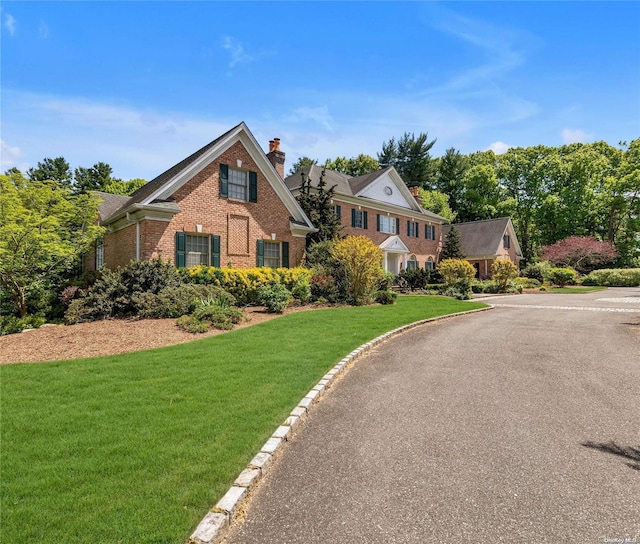 view of front of house with a front lawn