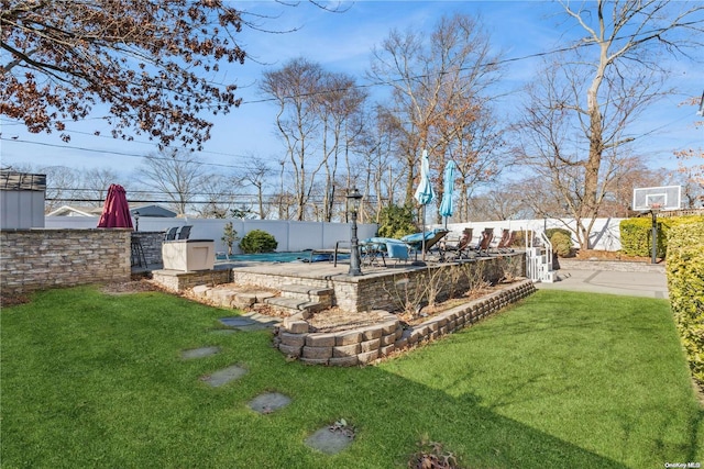 view of yard featuring a patio