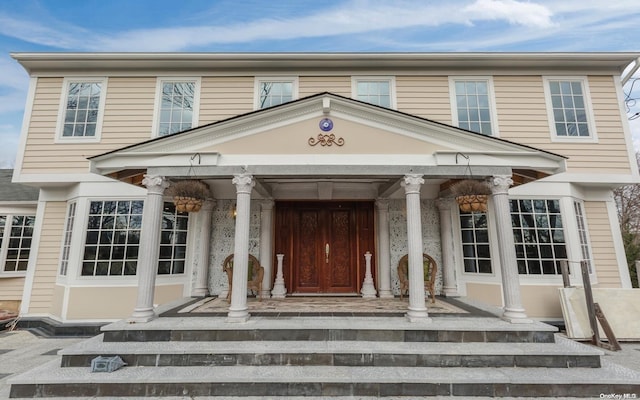 property entrance with covered porch