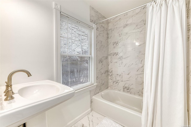 bathroom featuring sink and shower / bath combo