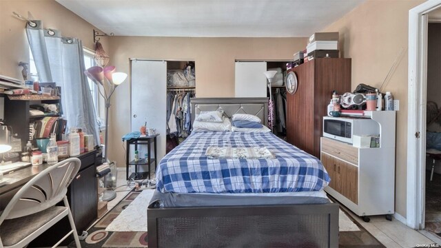 bedroom featuring a closet