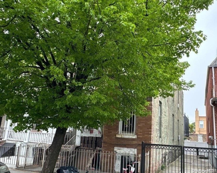 36 Hale Ave, Brooklyn, NY 11208 - exterior space featuring a fenced front yard and a gate