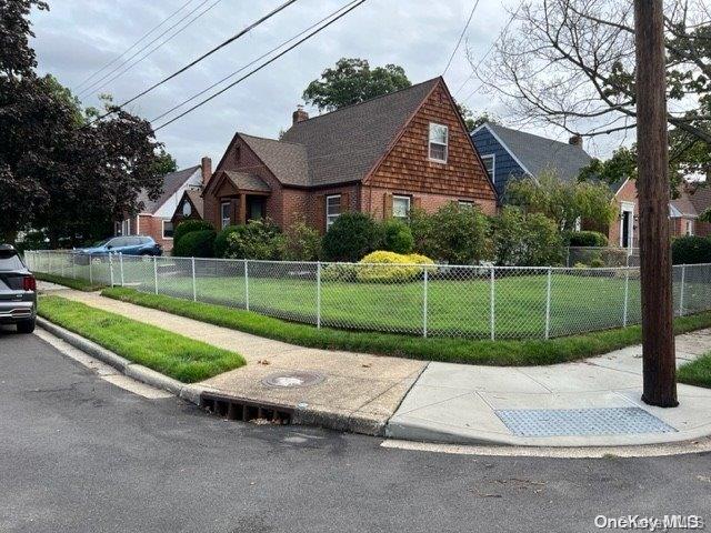 view of front of house with a front yard