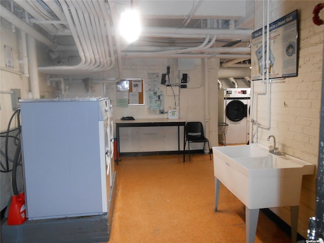 basement with washer / dryer and sink