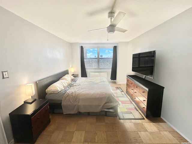 bedroom with ceiling fan