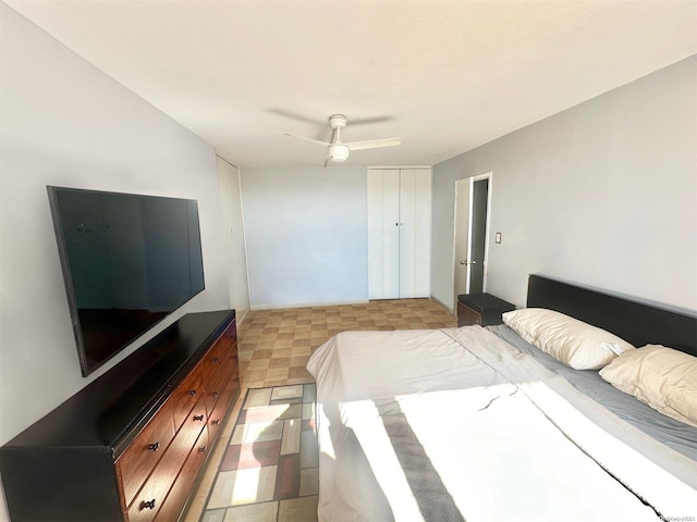 bedroom with ceiling fan