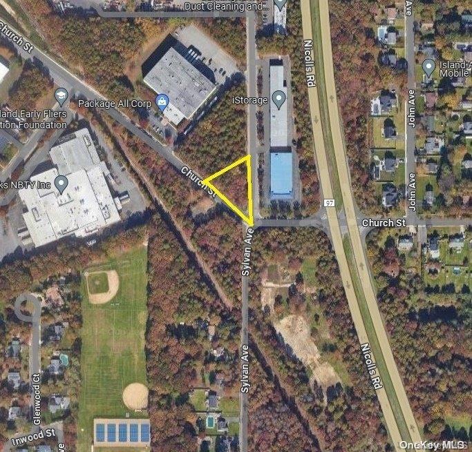 Sylvan Ave, Bayport, NY 11705