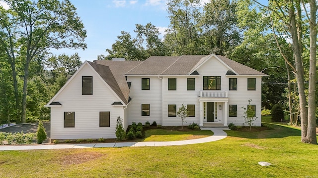 view of front of home featuring a front lawn