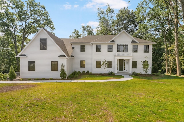 view of front of property with a front yard