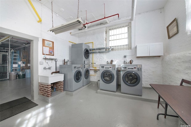 washroom featuring washer and clothes dryer and stacked washer / dryer