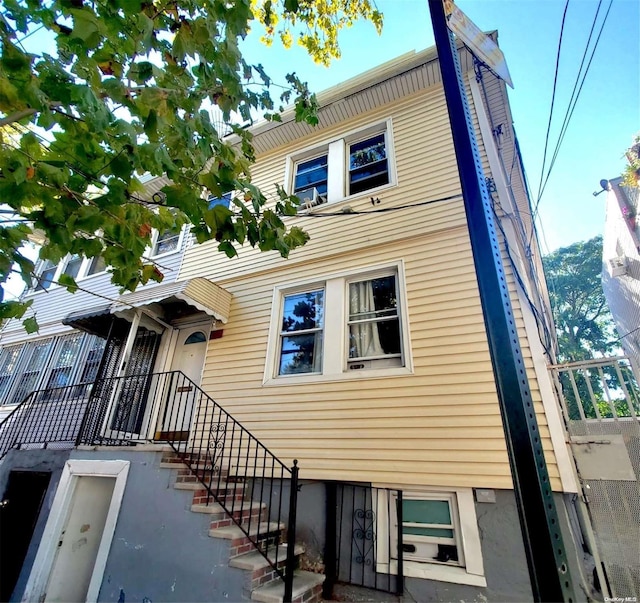 Listing photo 3 for 33-30 109th St, Corona NY 11368