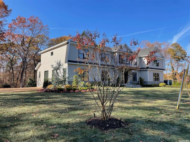 view of front facade with a front lawn