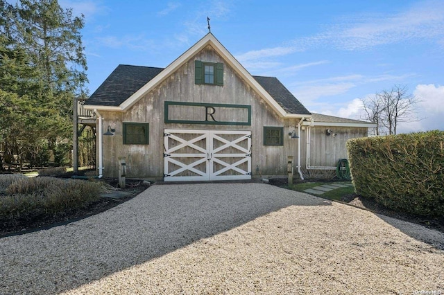 view of front of property with an outdoor structure