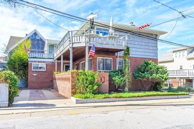 view of front of property with a balcony