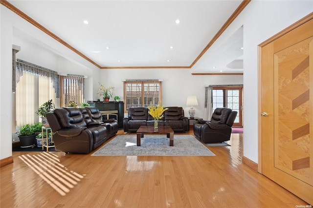 living room featuring light wood-type flooring and crown molding