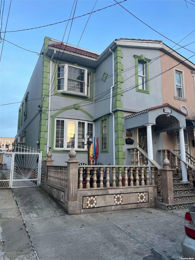 view of front of house featuring a porch