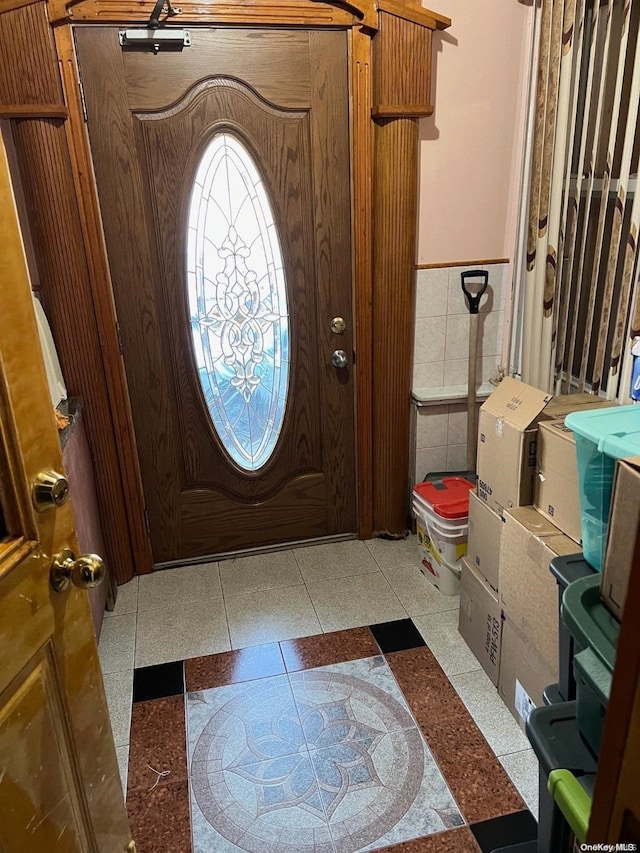 foyer entrance featuring tile walls