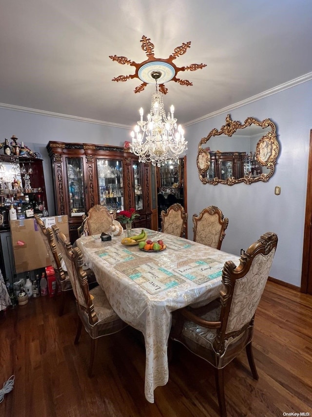 dining space featuring a notable chandelier, dark hardwood / wood-style flooring, and crown molding