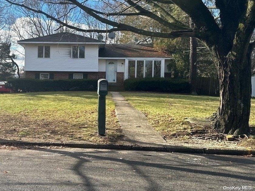 tri-level home with a front yard