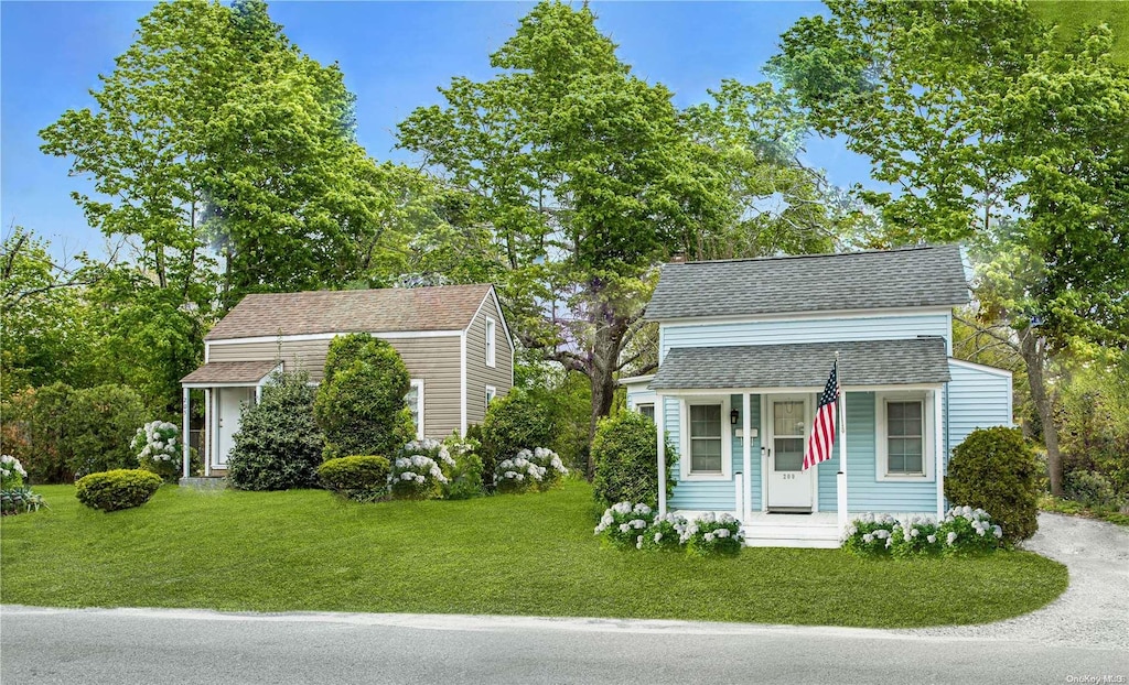 bungalow-style house featuring a front lawn and covered porch