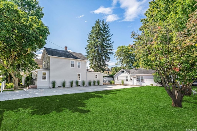 back of house featuring a lawn