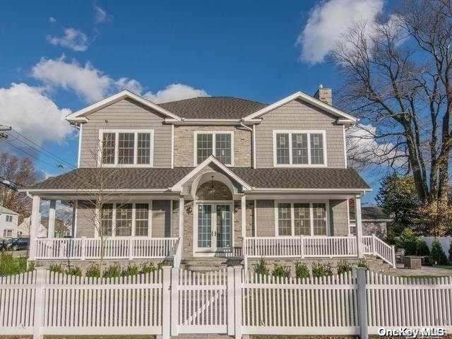 view of front of house with a porch