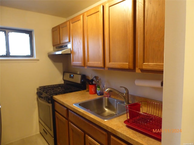 kitchen featuring sink and gas range