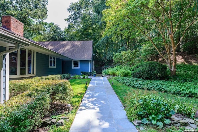 view of front of home featuring a front lawn