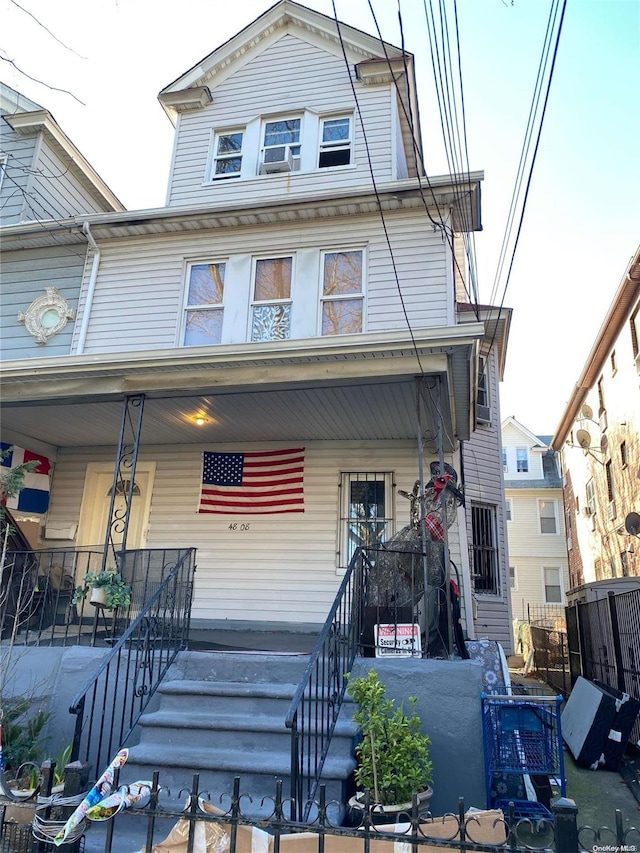 view of front facade featuring a porch