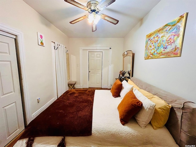 bedroom with ceiling fan