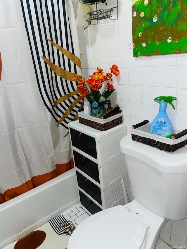 bathroom featuring tile patterned flooring, shower / bathtub combination with curtain, toilet, and tile walls