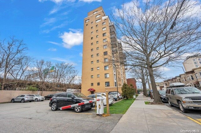 Listing photo 2 for 420 64th St Unit 2E, Brooklyn NY 11220