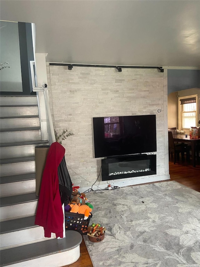 details with wood-type flooring and crown molding