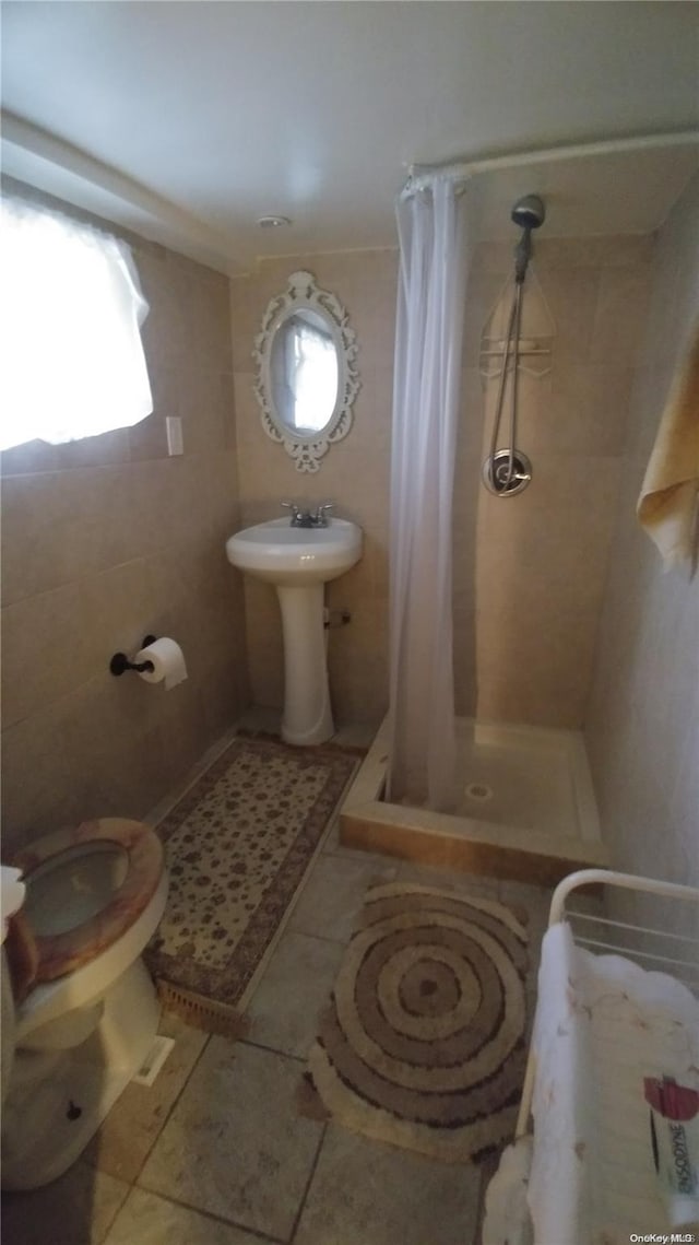 bathroom with tile patterned flooring, curtained shower, and toilet