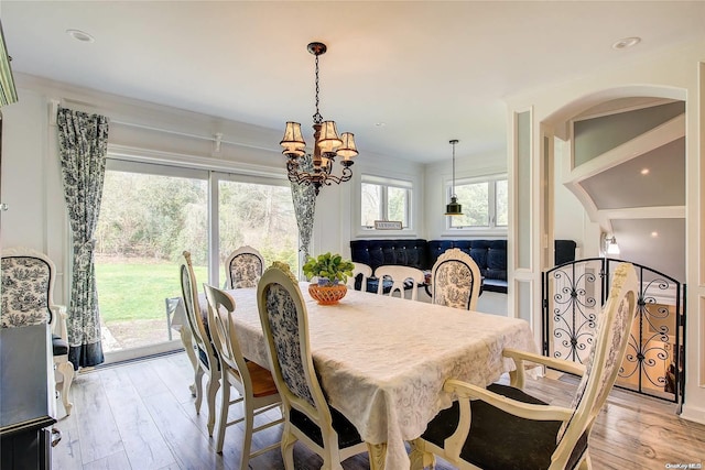 dining area featuring a chandelier, crown molding, and light hardwood / wood-style flooring