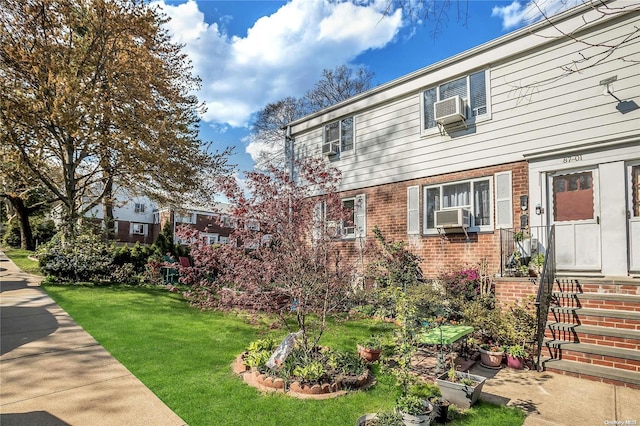 view of front facade with a front yard