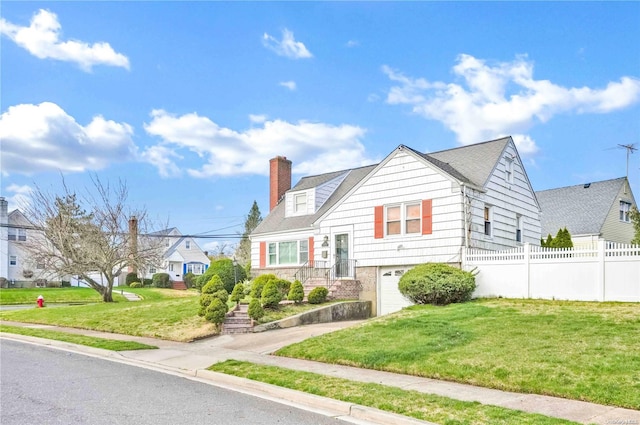 view of front of home featuring a front yard and a garage