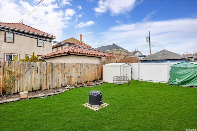 view of yard with a shed