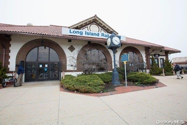 245 W Chester St W, Long Beach, NY 11561 - view of community featuring driveway